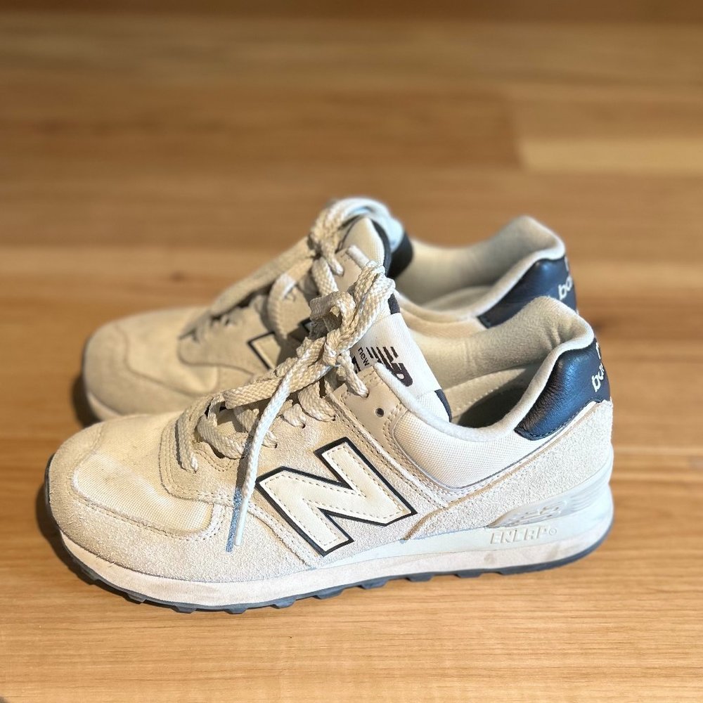 New Balance Women's 574 V2 Transcendent Pearl Sneaker, Angora/Blacktop/Angora, 8